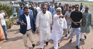 রাজশাহীতে স্থানীয় সরকার প্রতিমন্ত্রী, বিমানবন্দরে উষ্ণ অভ্যর্থনা